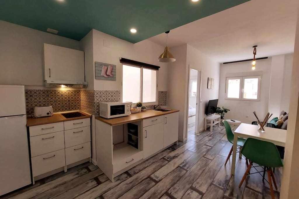 דירות מאלגה Bonito Apartamento En 2º Linea De Playa & Parking מראה חיצוני תמונה